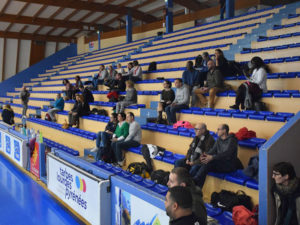 Les parents en tribune lors de la journée de détaction du club de basket TGB à Tarbes