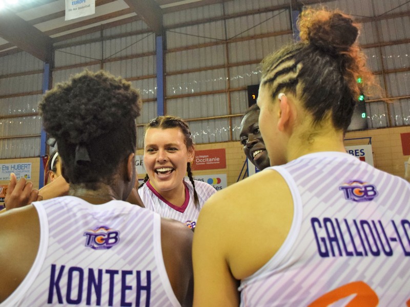 Joie des basketteuses du TGB après une victoire